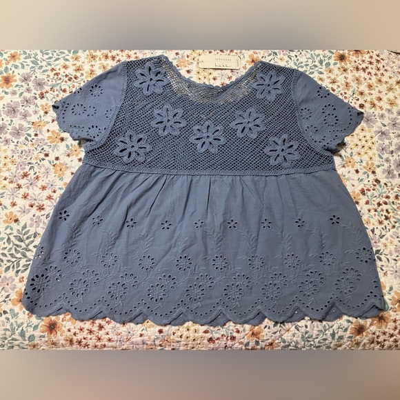 NWT! Atelier by Nicole Miller Blue Cropped Embellished Blouse - Picture 3 of 4